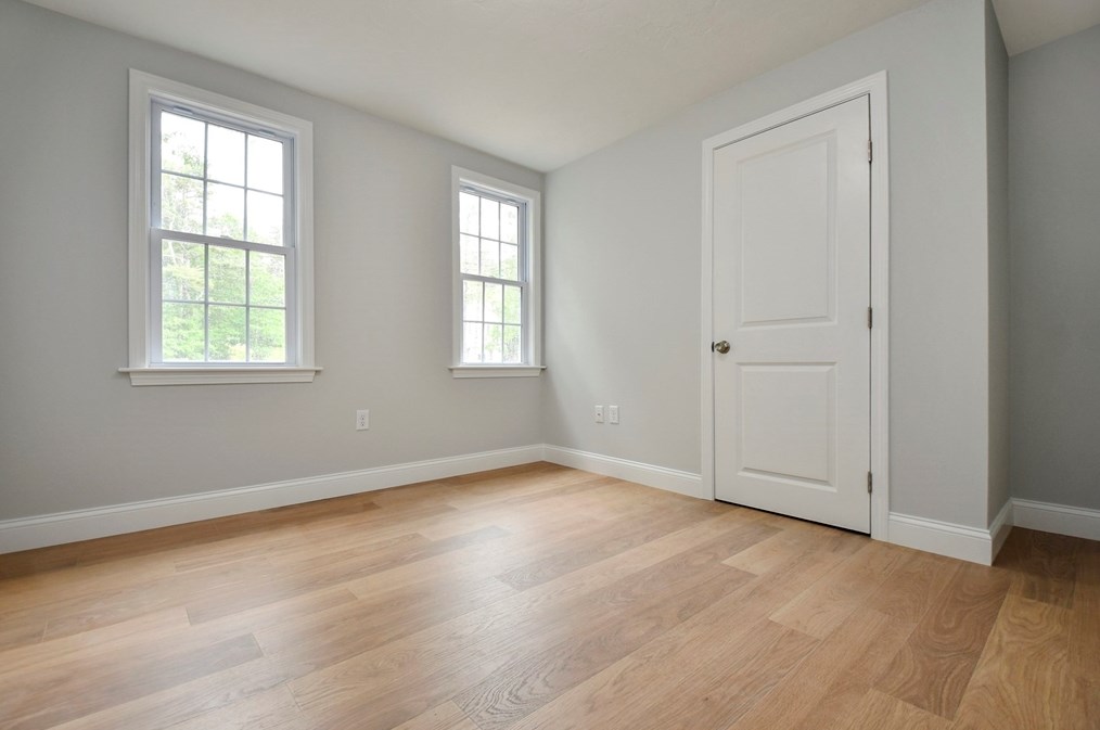 8 Milford St, Plymouth MA 02360-5722 exterior