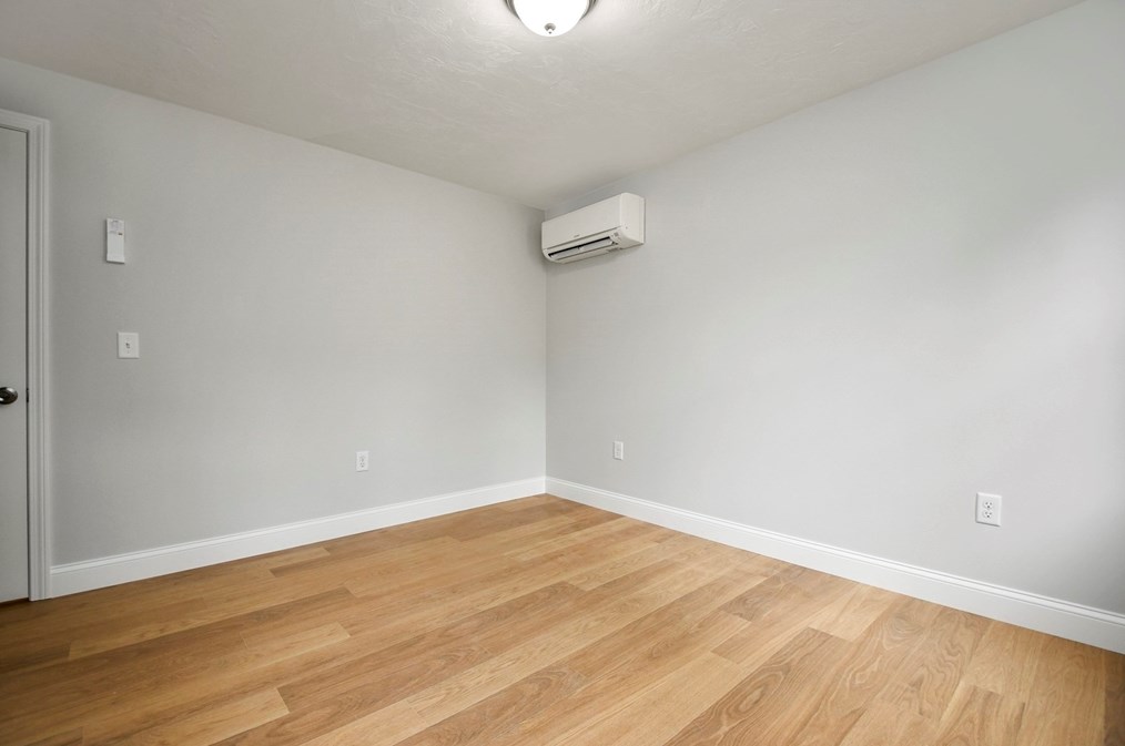 8 Milford St, Plymouth MA 02360-5722 exterior