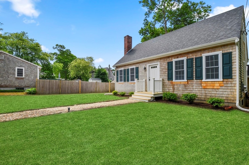 8 Milford St, Plymouth MA 02360-5722 exterior