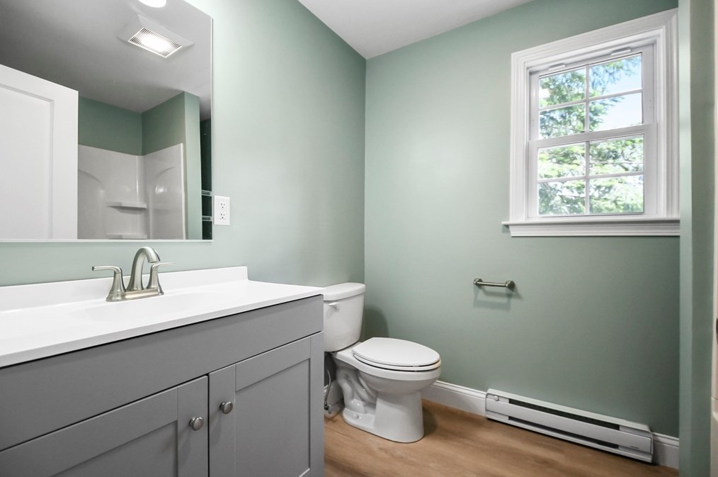 8 Milford St, Plymouth MA 02360-5722 exterior