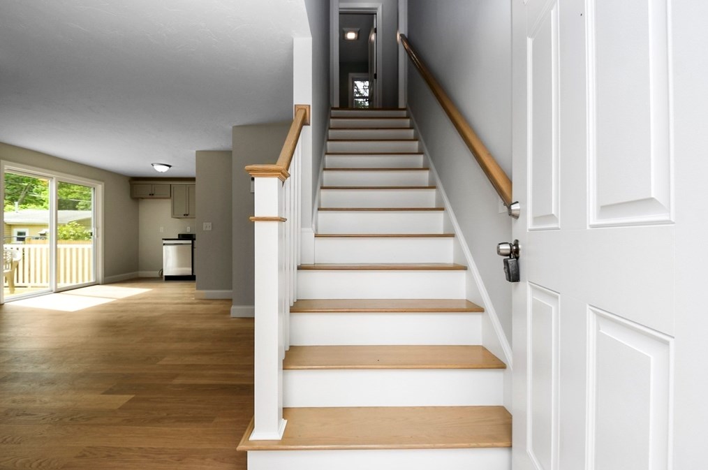 8 Milford St, Plymouth MA 02360-5722 exterior