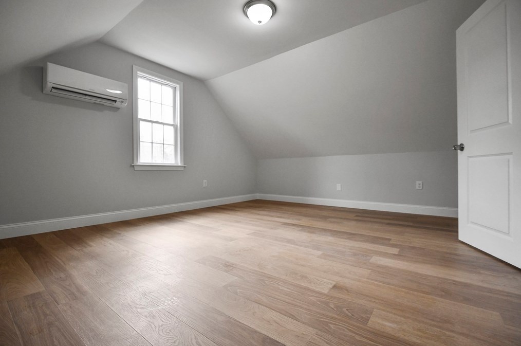 8 Milford St, Plymouth MA 02360-5722 exterior