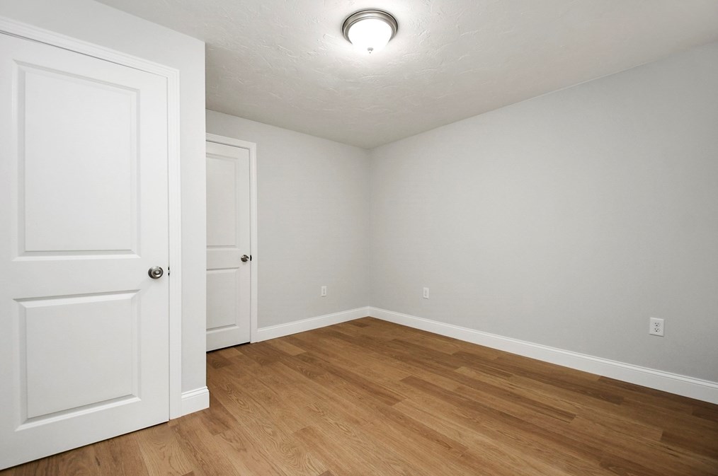 8 Milford St, Plymouth MA 02360-5722 exterior