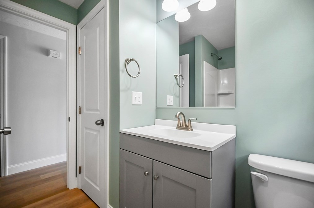 8 Milford St, Plymouth MA 02360-5722 exterior