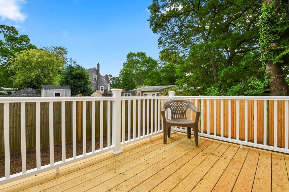 8 Milford St, Plymouth MA 02360-5722 exterior