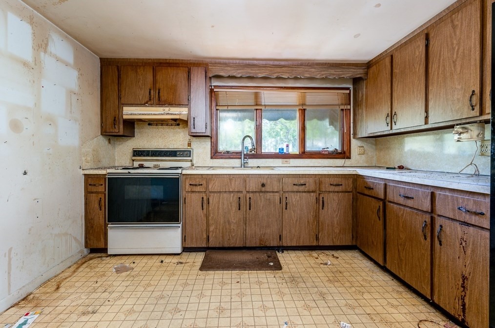 3 Phyllis Dr, Yarmouth MA 02664-1641 exterior