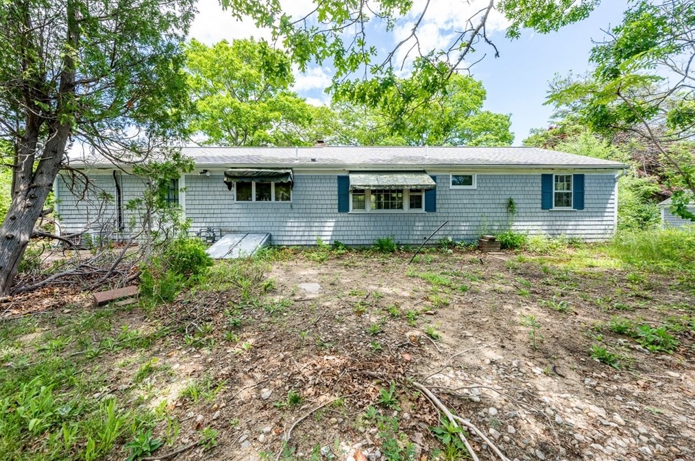 3 Phyllis Dr, Yarmouth MA 02664-1641 exterior