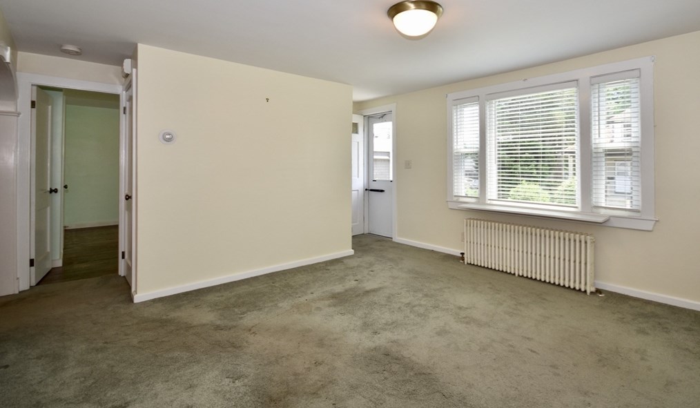 1053 Dewey St, New Bedford MA 02745-1521 exterior