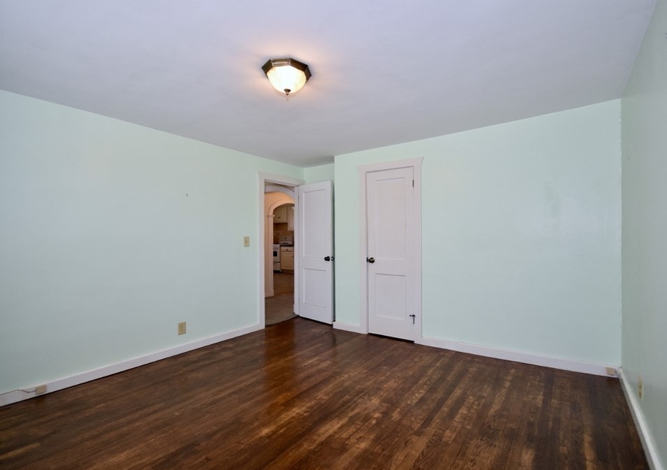 1053 Dewey St, New Bedford MA 02745-1521 exterior