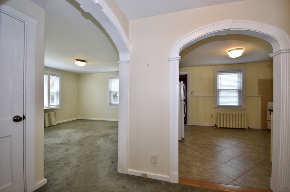 1053 Dewey St, New Bedford MA 02745-1521 exterior