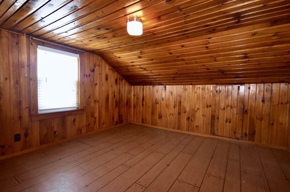 1053 Dewey St, New Bedford MA 02745-1521 exterior