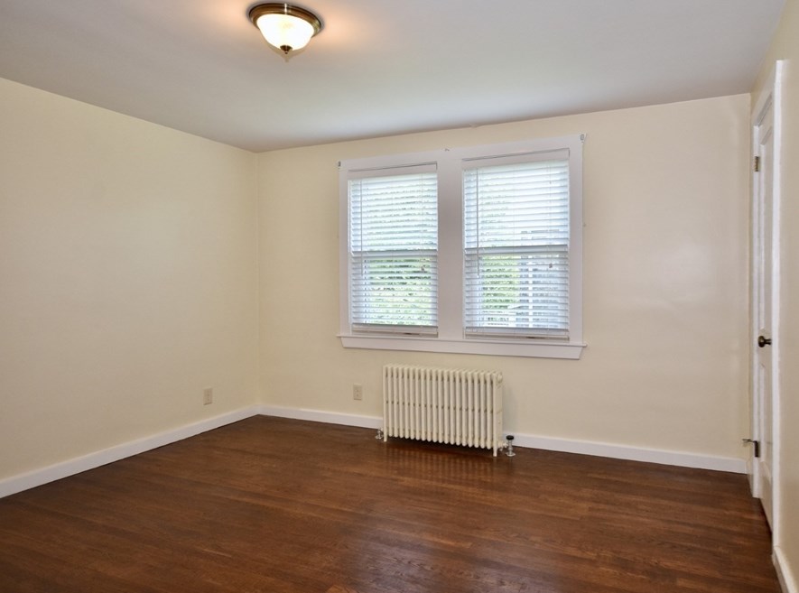 1053 Dewey St, New Bedford MA 02745-1521 exterior