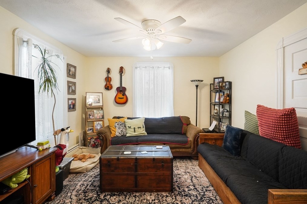 6 Horton St, Salem MA 01970-2847 exterior