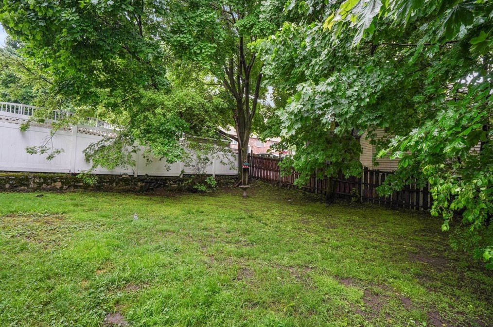 6 Horton St, Salem MA 01970-2847 exterior