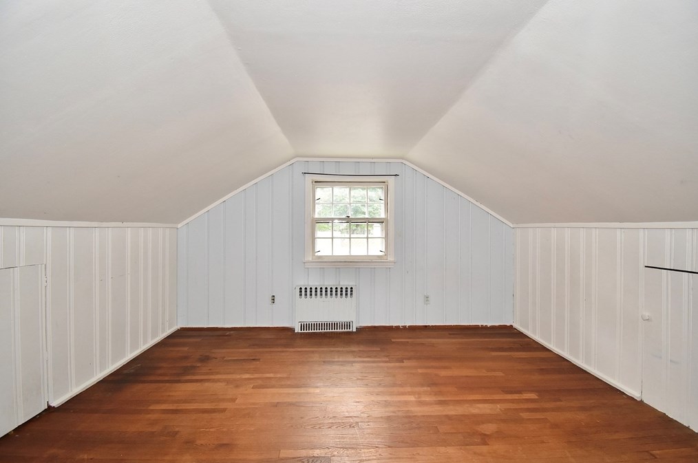 17 Old Brk Rd, Springfield MA 01118-1411 exterior