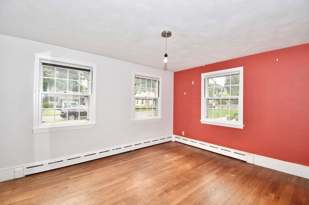 17 Old Brk Rd, Springfield MA 01118-1411 exterior