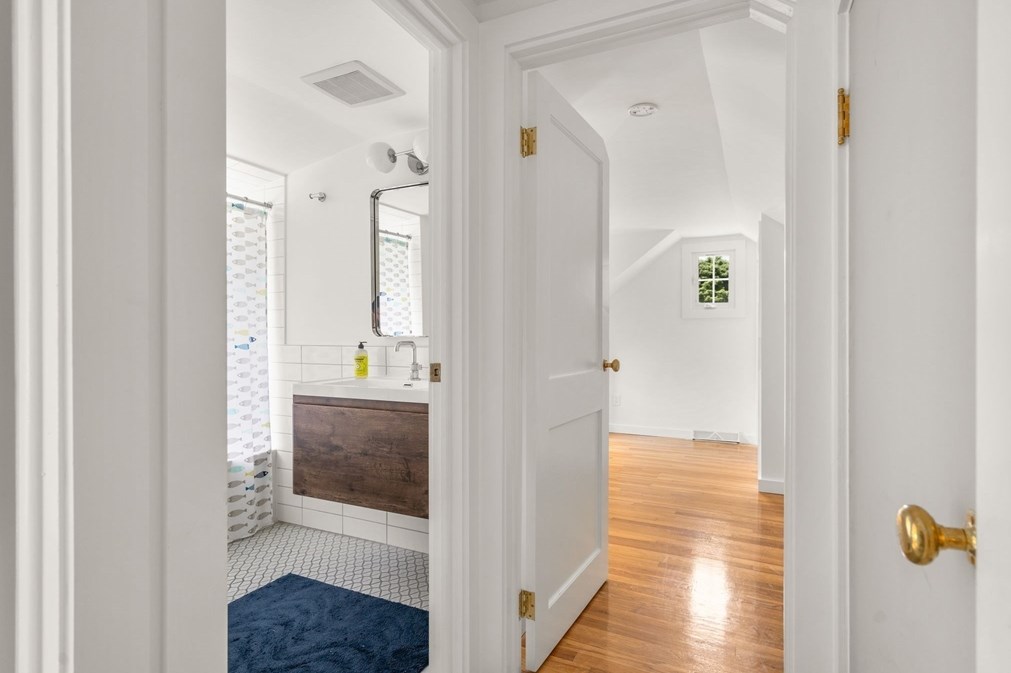 29 Doris Dr, Weymouth MA 02191-2044 exterior