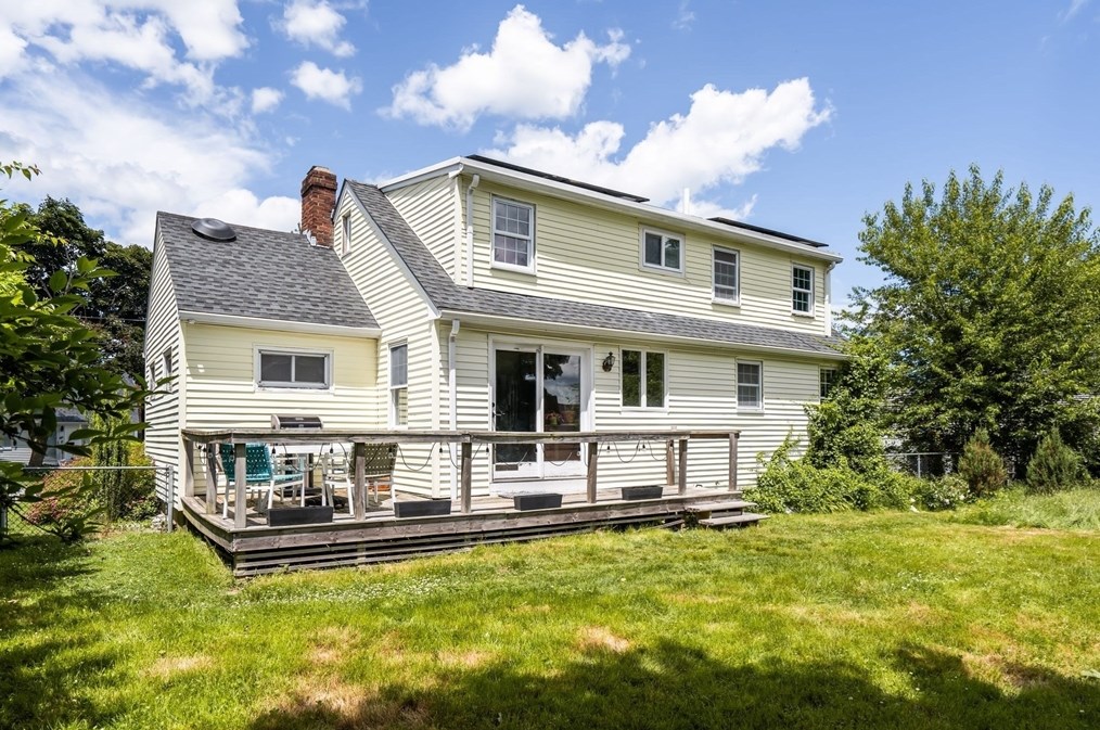 29 Doris Dr, Weymouth MA 02191-2044 exterior