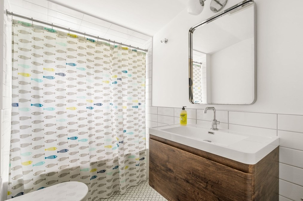 29 Doris Dr, Weymouth MA 02191-2044 exterior