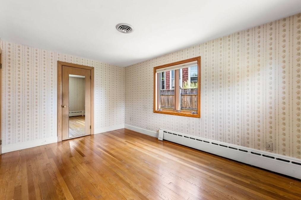 5 Bencliffe Cir, Newton MA 02466-1101 exterior