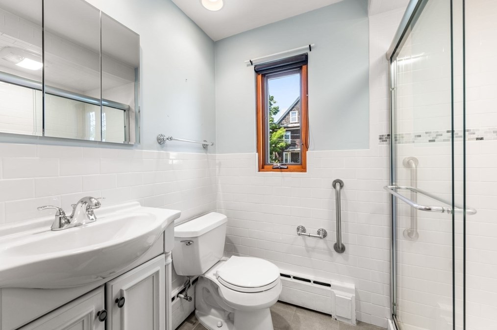 5 Bencliffe Cir, Newton MA 02466-1101 exterior