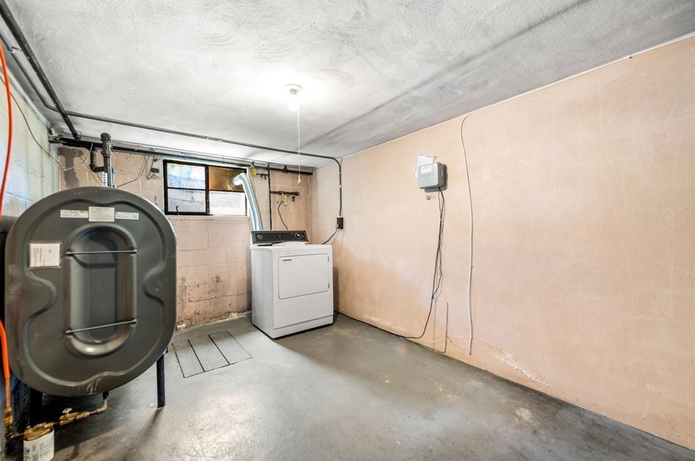 5 Bencliffe Cir, Newton MA 02466-1101 exterior