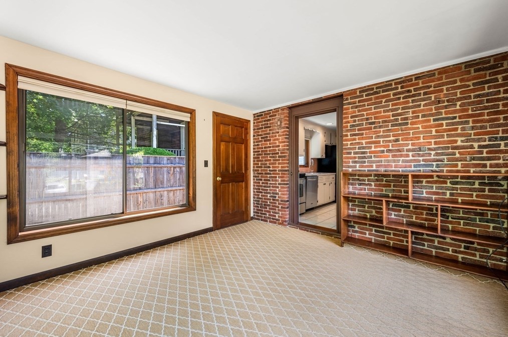 5 Bencliffe Cir, Newton MA 02466-1101 exterior