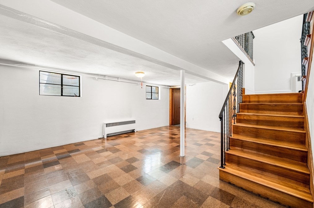 5 Bencliffe Cir, Newton MA 02466-1101 exterior