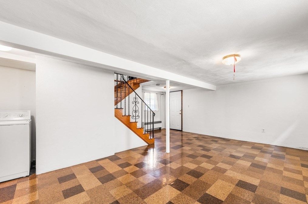 5 Bencliffe Cir, Newton MA 02466-1101 exterior