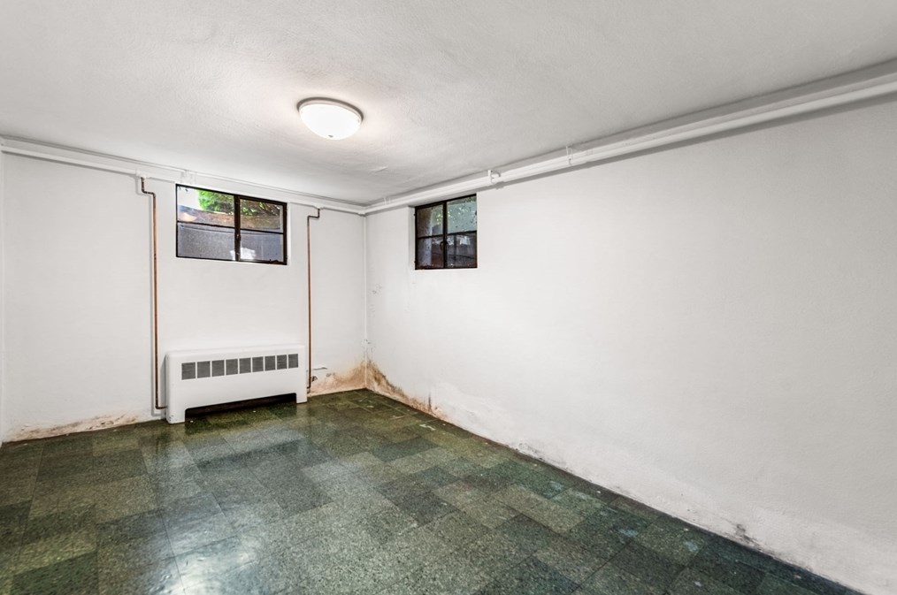 5 Bencliffe Cir, Newton MA 02466-1101 exterior