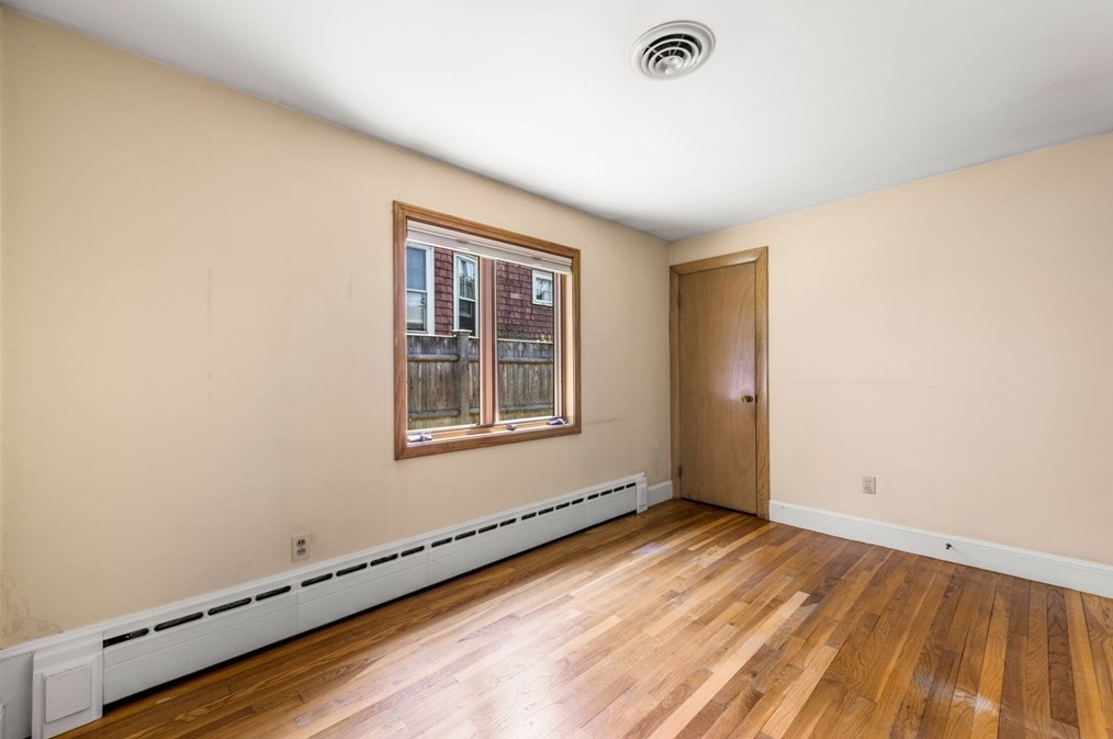 5 Bencliffe Cir, Newton MA 02466-1101 exterior