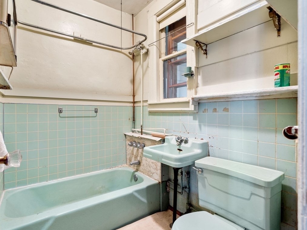 91 Fox St, Worcester MA 01604-4344 exterior