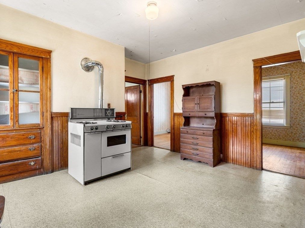 91 Fox St, Worcester MA 01604-4344 exterior