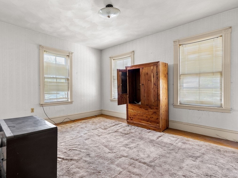 91 Fox St, Worcester MA 01604-4344 exterior