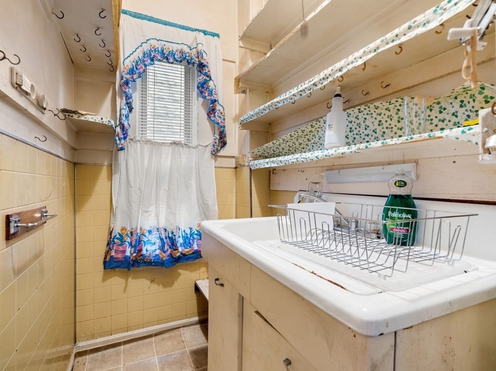 91 Fox St, Worcester MA 01604-4344 exterior