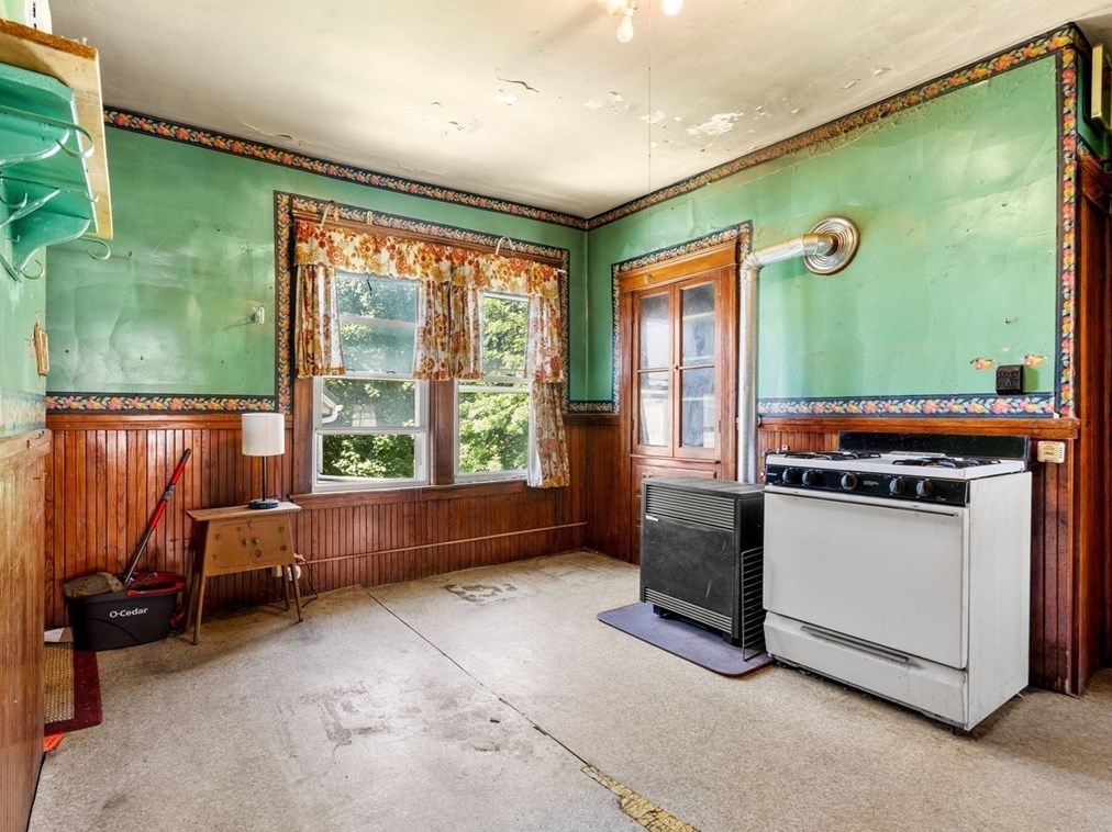 91 Fox St, Worcester MA 01604-4344 exterior