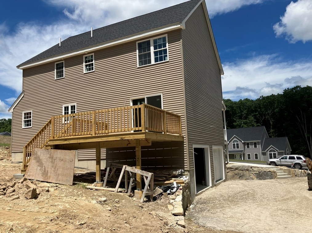 17 Noble St, Dudley MA 01571-5790 exterior