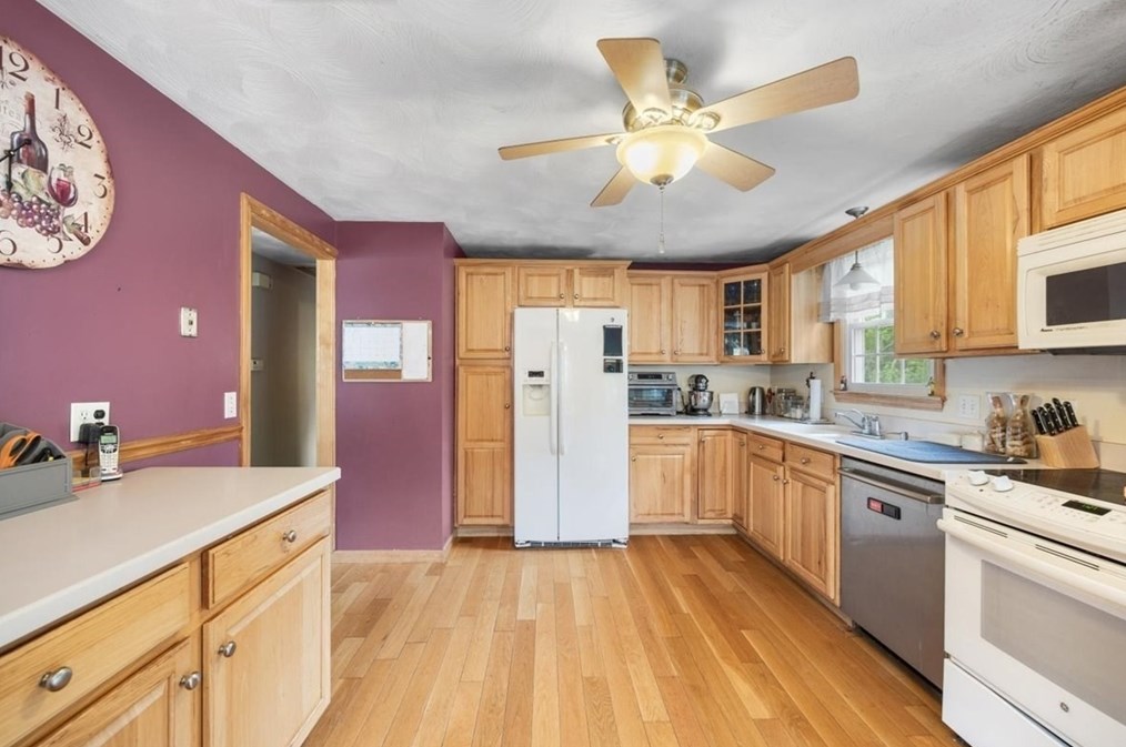 380 King St, Raynham MA  02767-1382 exterior