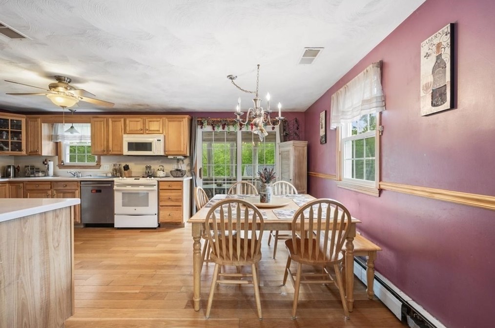 380 King St, Raynham MA  02767-1382 exterior