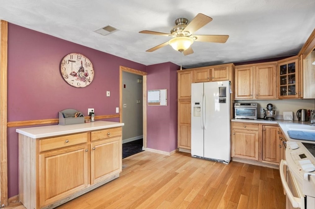 380 King St, Raynham MA  02767-1382 exterior