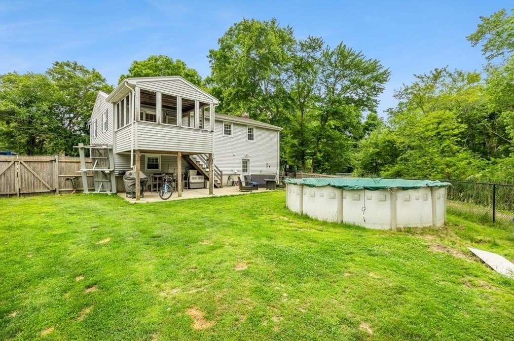 380 King St, Raynham MA  02767-1382 exterior