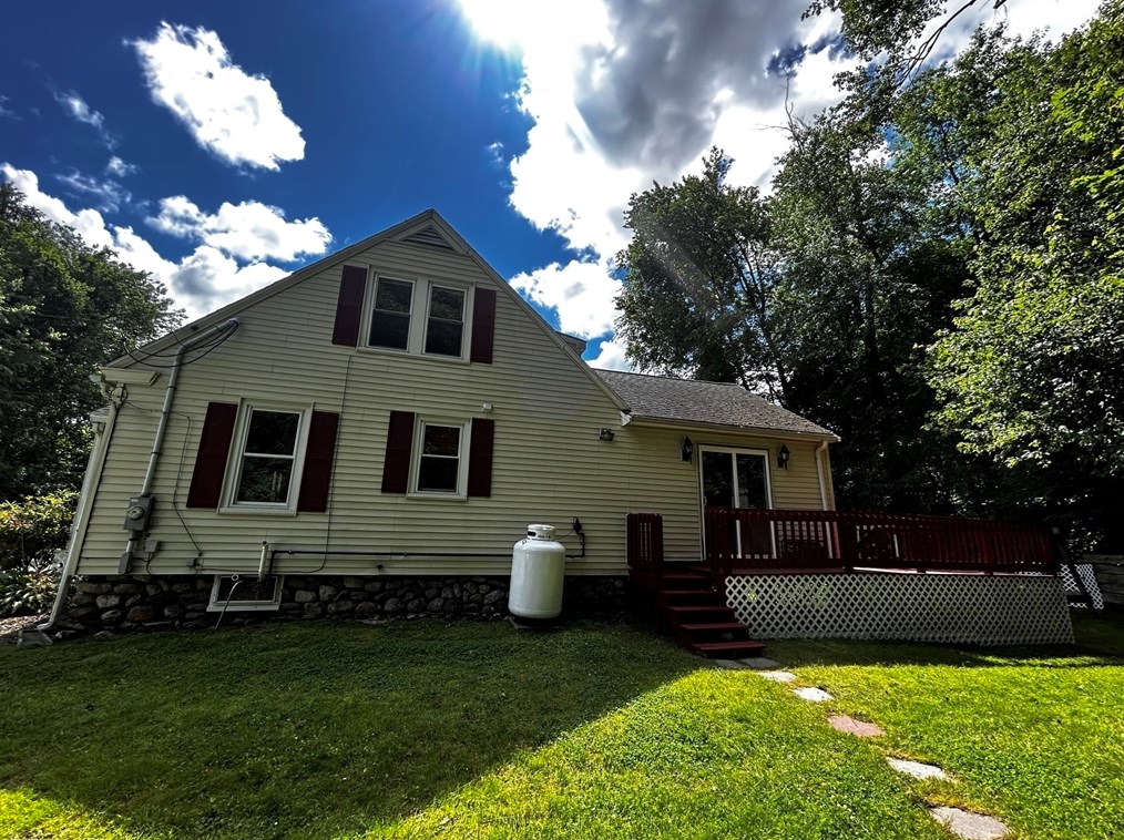 9 Brk Rd, Auburn MA 01501 exterior