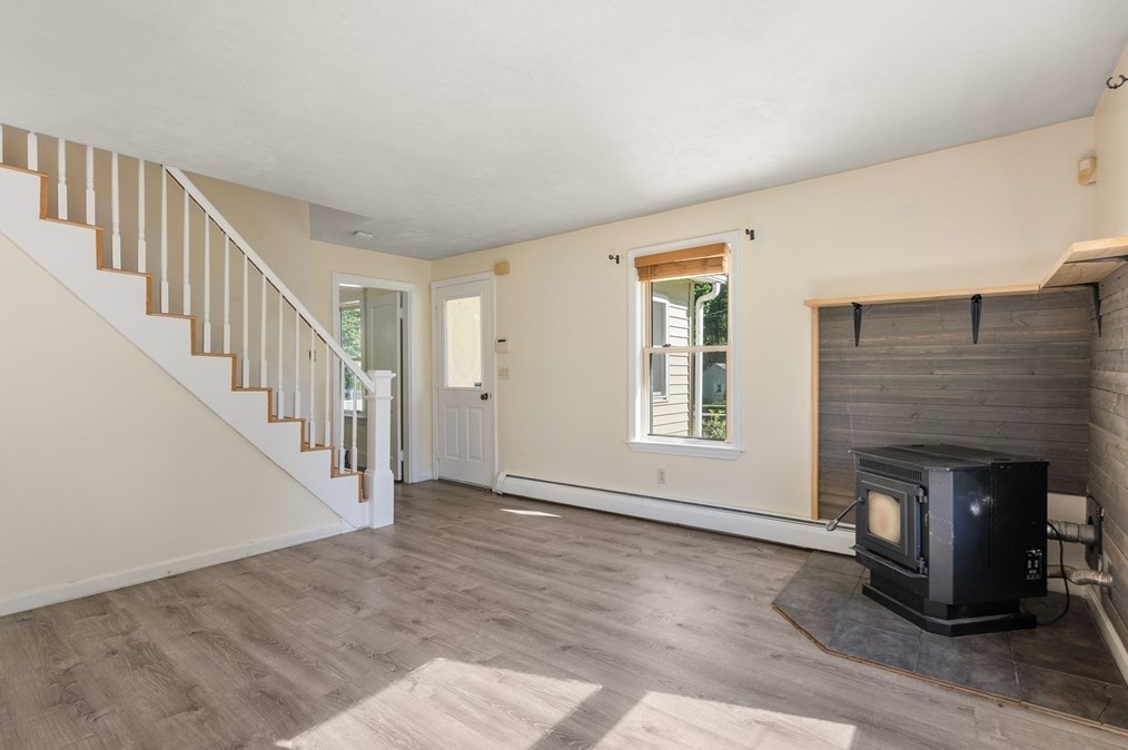 9 Brook Rd, Auburn MA  01501-2006 exterior