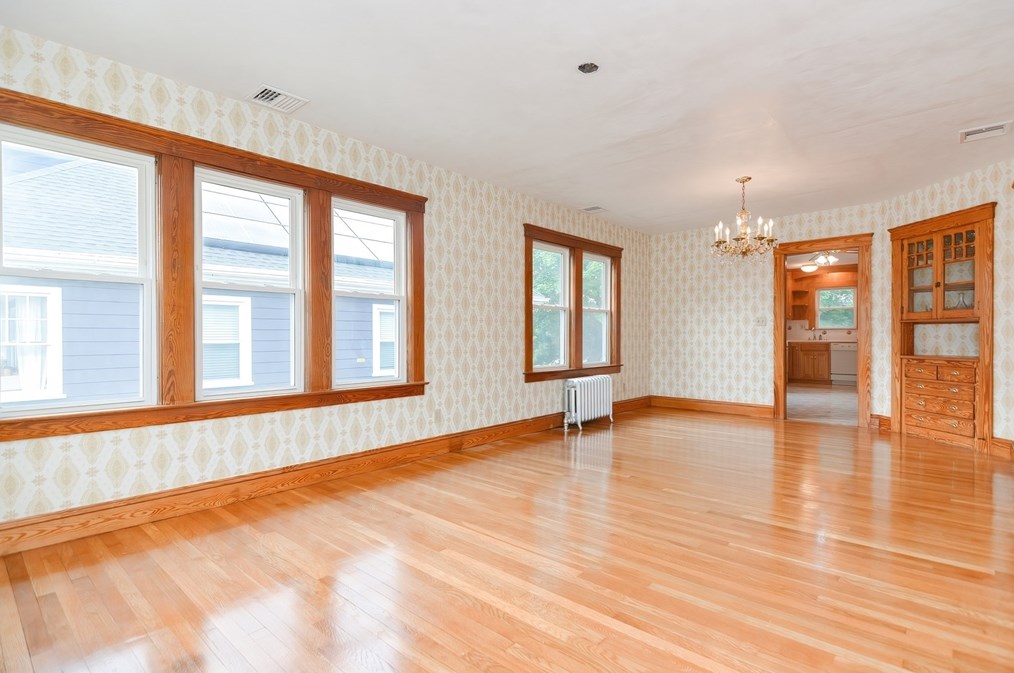 10 Clifford St, Framingham, MA 01702
