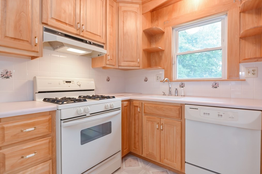 10 Clifford St, Framingham MA 01702-8504 exterior