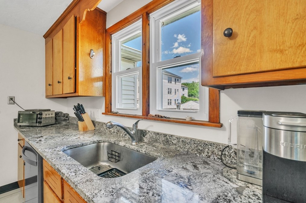 88 Pilgrim Ave, Worcester MA  01604-3058 exterior