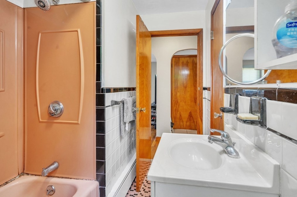 88 Pilgrim Ave, Worcester MA  01604-3058 exterior