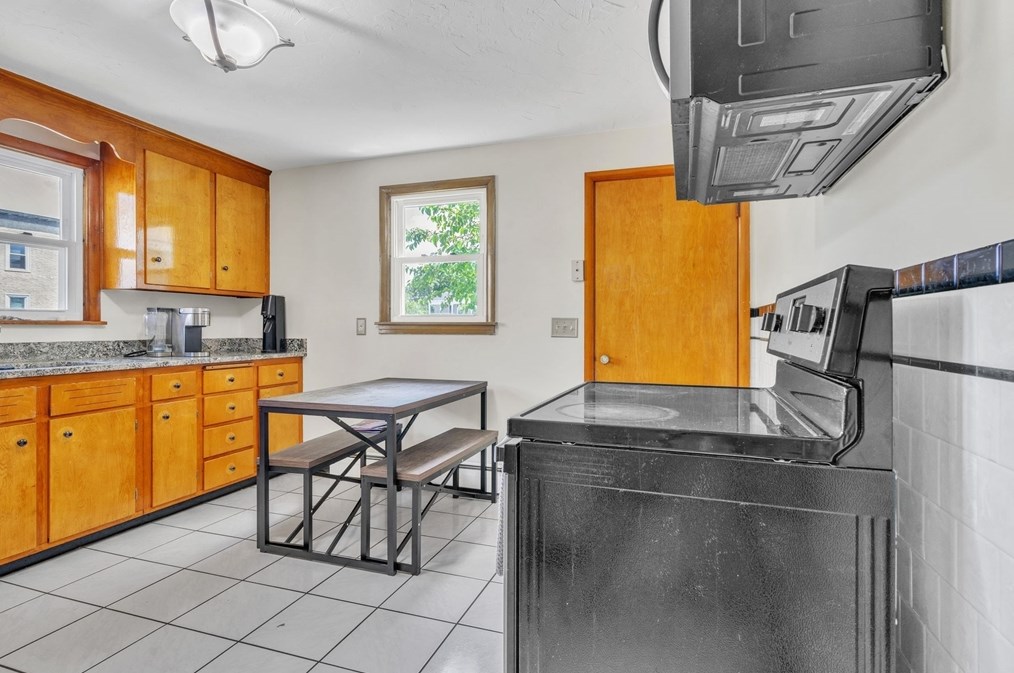 88 Pilgrim Ave, Worcester MA  01604-3058 exterior