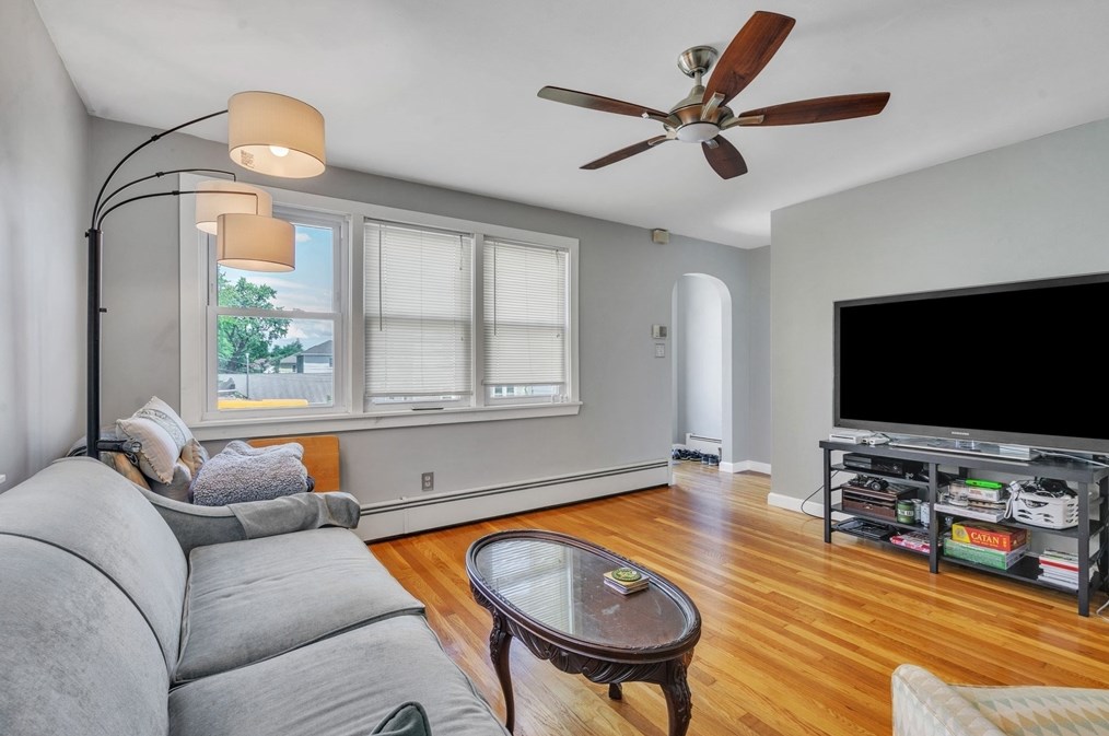 88 Pilgrim Ave, Worcester MA  01604-3058 exterior