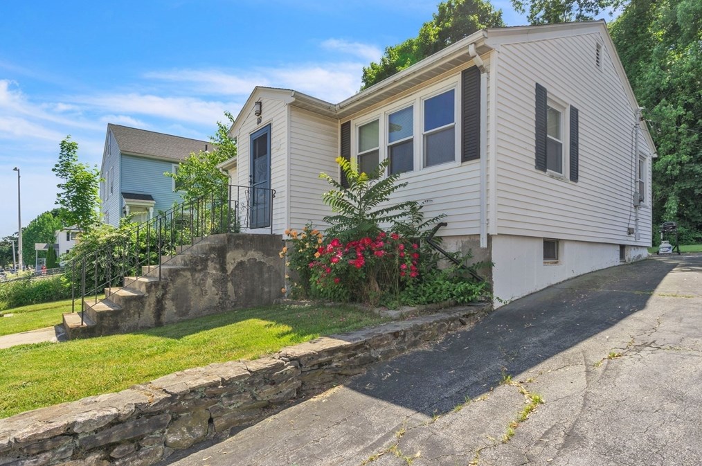 88 Pilgrim Ave, Worcester MA  01604-3058 exterior